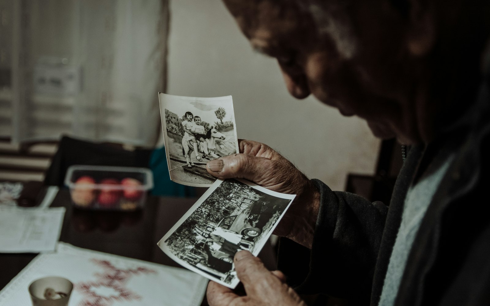 Álbum de fotos e histórias de vida com idosos: como montar