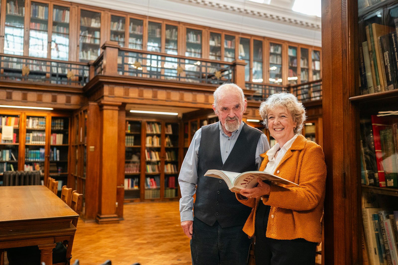 Biblioteca pública para idosos: cadastro, empréstimo e grupos