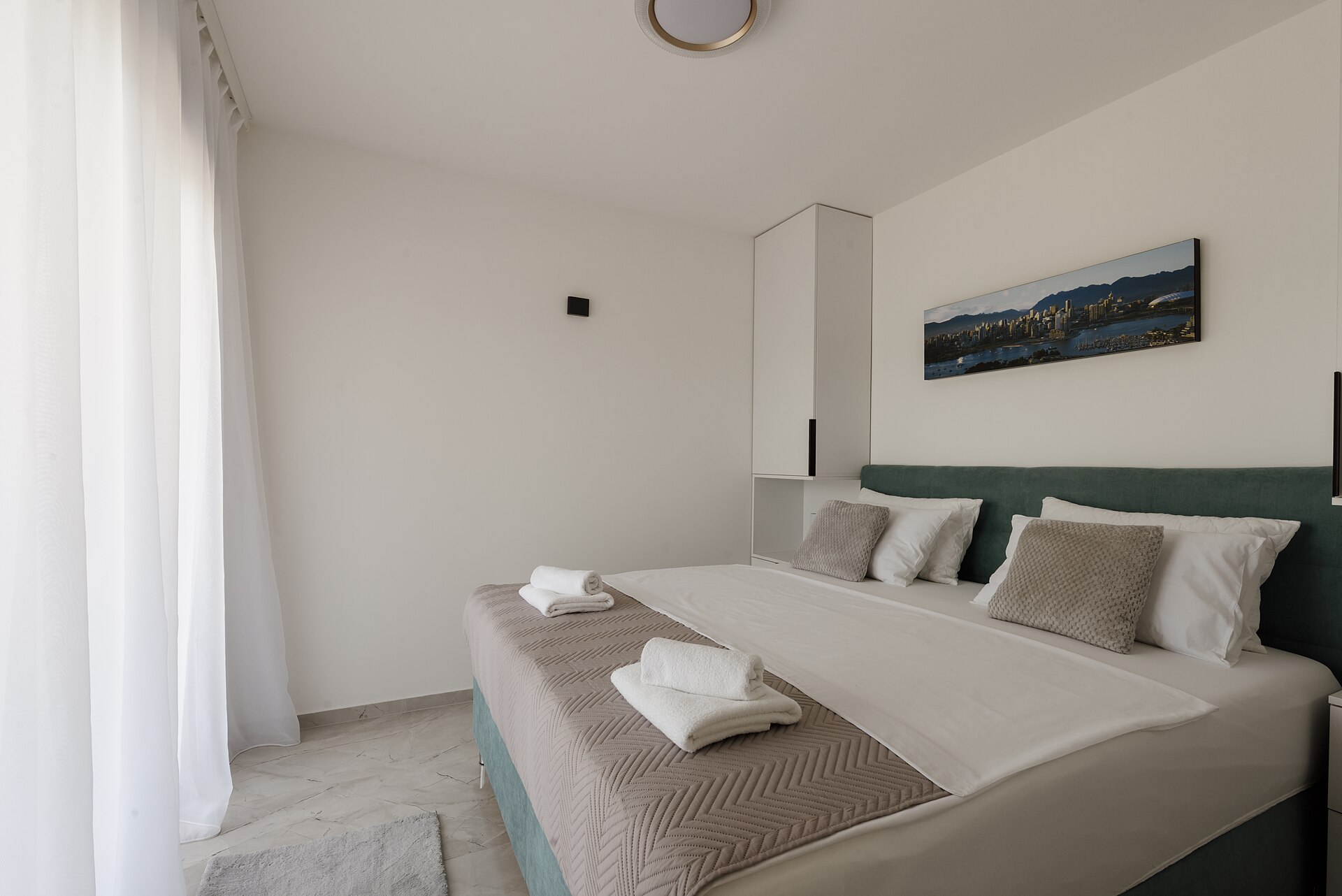 Cuidador que dorme na casa do idoso: quarto e regras