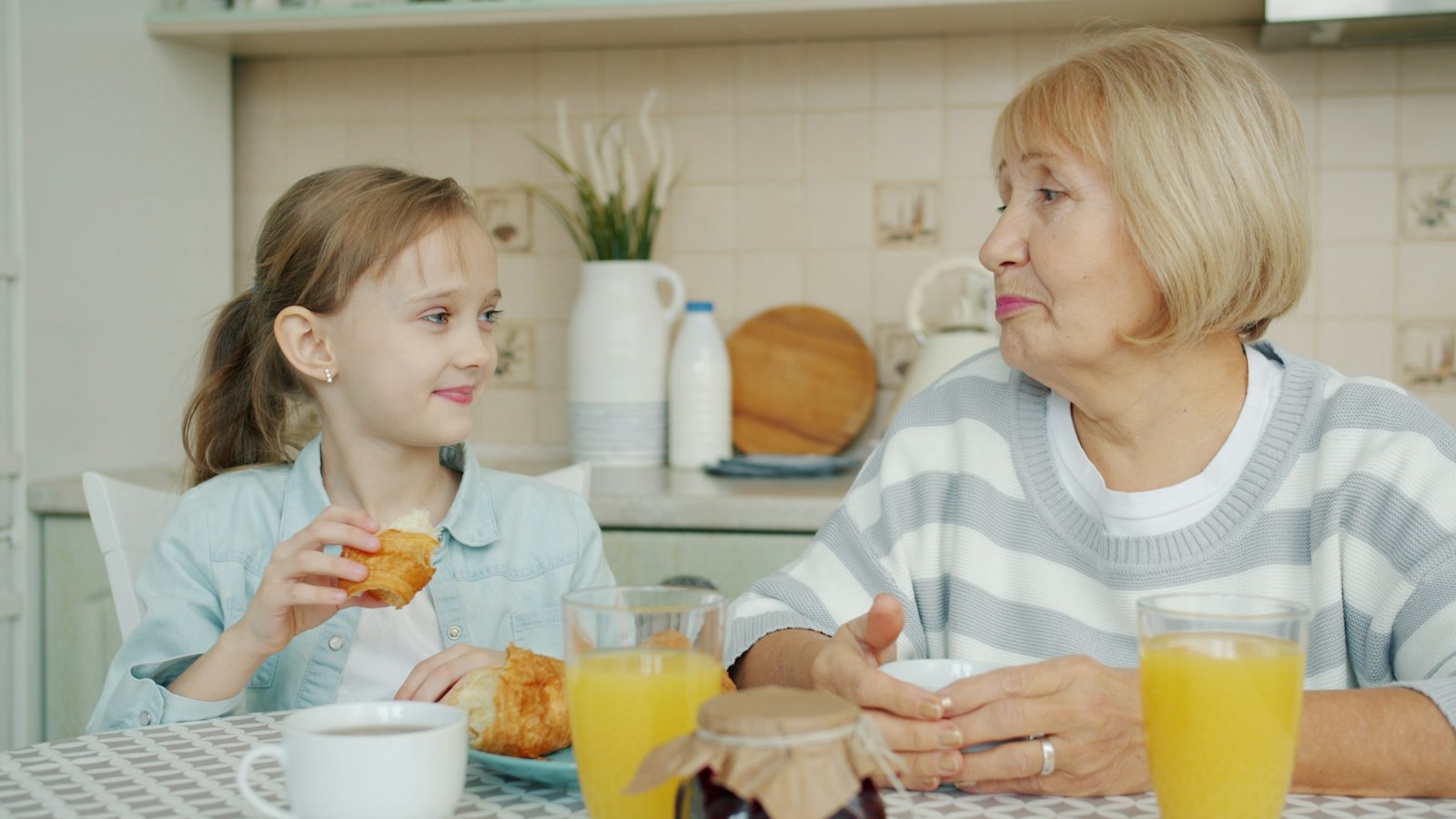 Morar junto com pai ou mãe idosos: espaço, regras e privacidade
