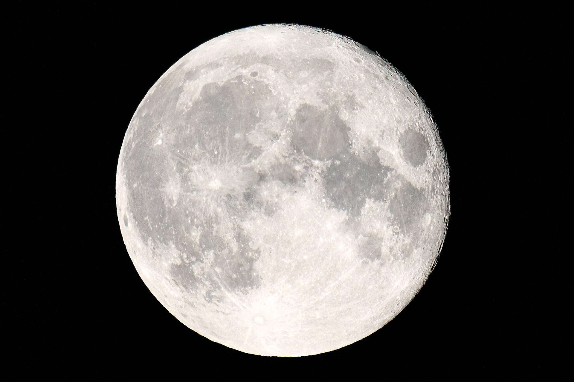 Observar o céu da varanda com idosos: lua, estrelas e mapa do céu