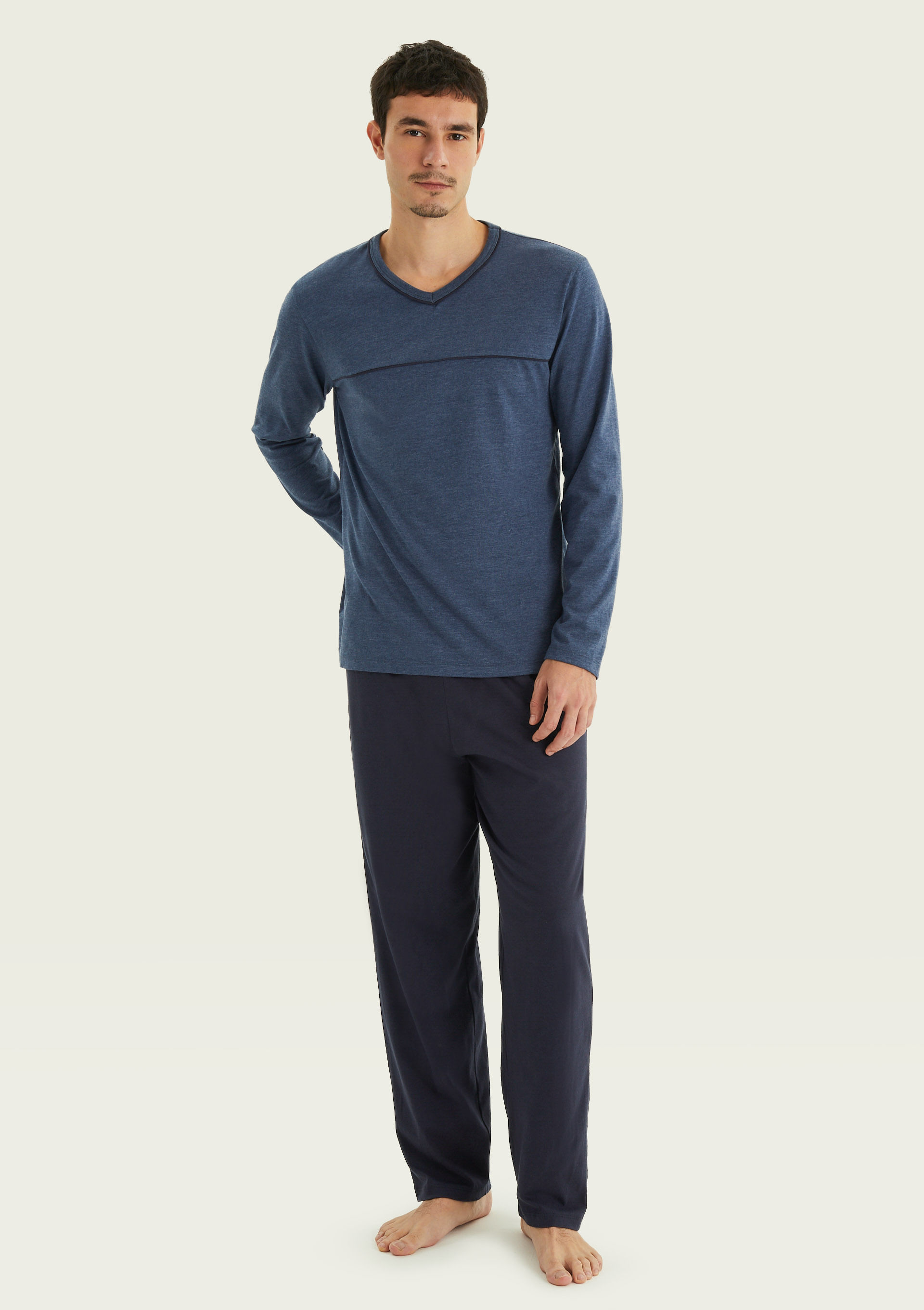 Pijama masculino longo Hering 7604 azul, com camiseta de manga longa e gola V e calça reta