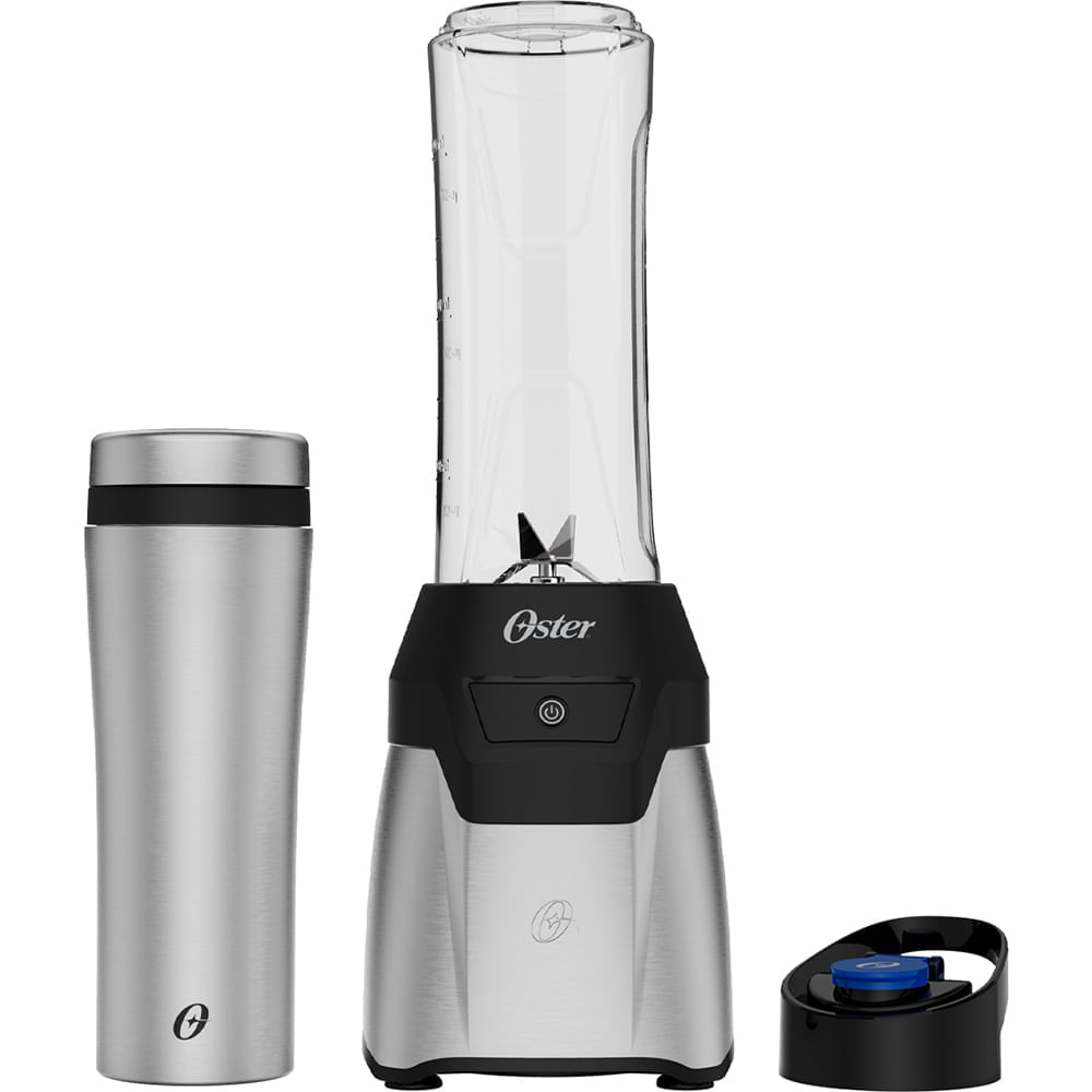 Liquidificador portátil Oster Power Blender Inox OBLD750 com a jarra de Tritan encaixada na base, a jarra de inox e a tampa de beber ao lado