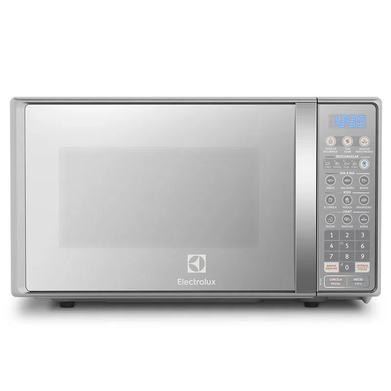Micro-ondas Electrolux MT30S de porta espelhada, visto de frente, com puxador na lateral e painel digital à direita