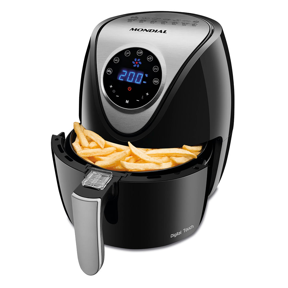 Air fryer Mondial AF-30-DI preta e inox de 3,5 litros com painel digital redondo aceso e batatas fritas no cesto aberto