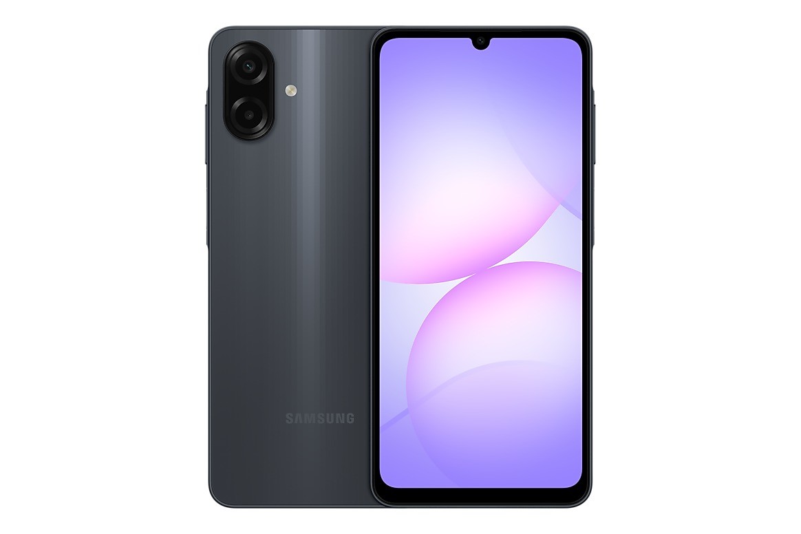 Samsung Galaxy A07 preto, visto de costas e de frente
