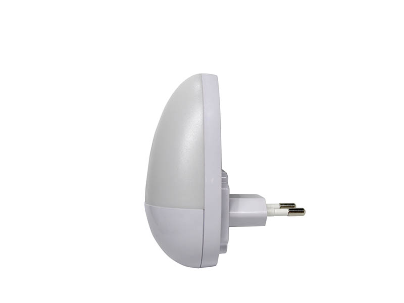 Luz guia oval LED Taschibra com sensor, branca, com plugue para tomada