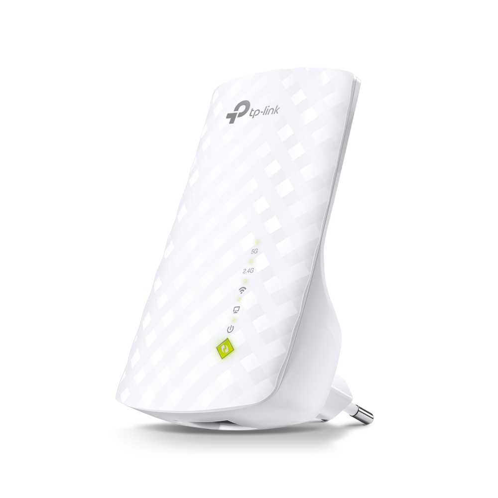 Repetidor de sinal Wi-Fi TP-Link RE200 branco, com acabamento quadriculado e luzes indicadoras, ligado na tomada